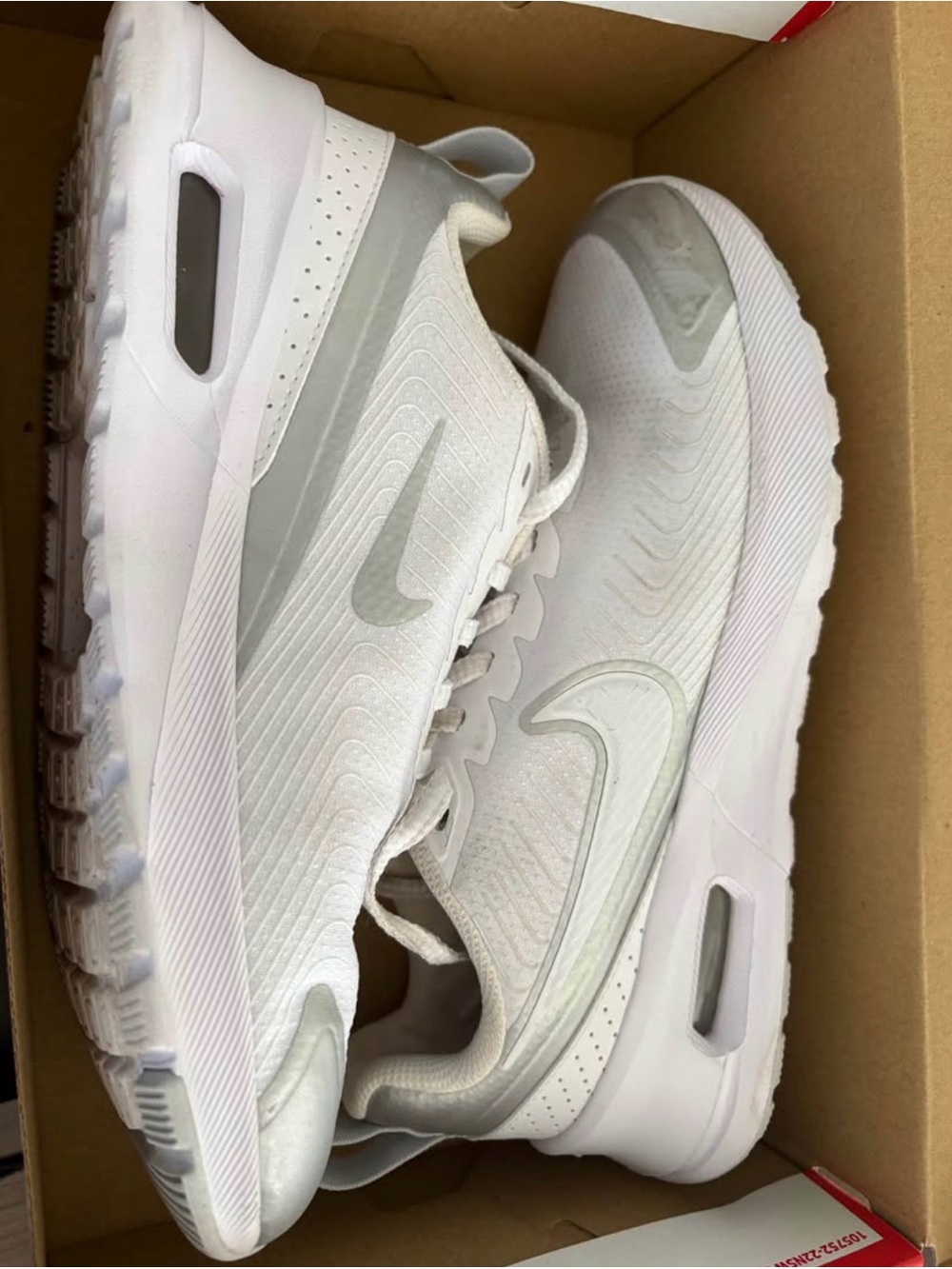 Nike Women’s White Air Max Nauxis
